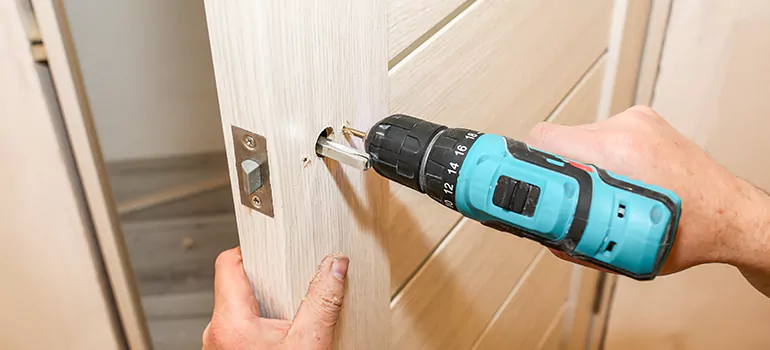 Old Door Knob Repair in Altamonte Springs, FL